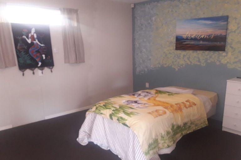 Photo of property in 274 Forest Hill Road, Waiatarua, Auckland, 0612