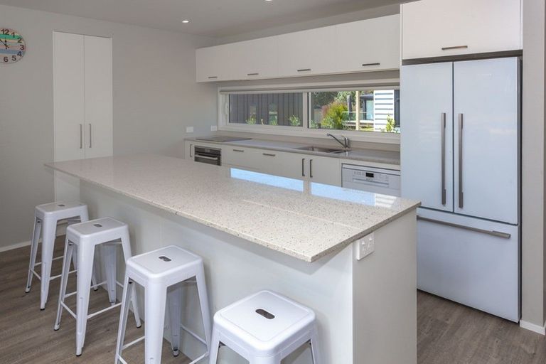 Photo of property in 5 Ross Place, Whiritoa, Whangamata, 3691