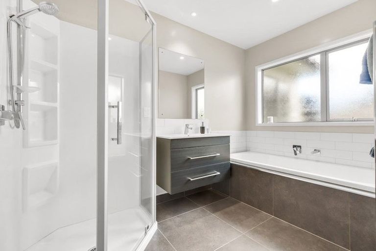 Photo of property in 5 Raymond Grace Avenue, Huapai, Kumeu, 0810