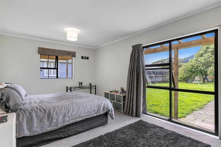 Photo of property in 308 Main Road, Tawa, Wellington, 5028