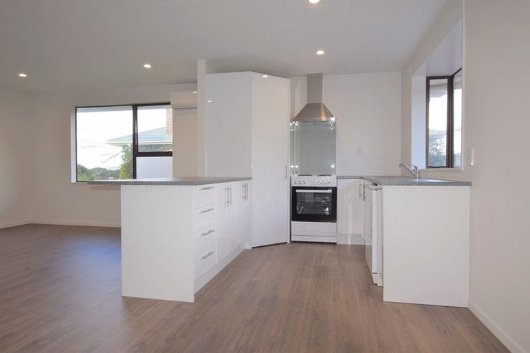 Photo of property in 15 Wakeling Avenue, Te Atatu South, Auckland, 0610