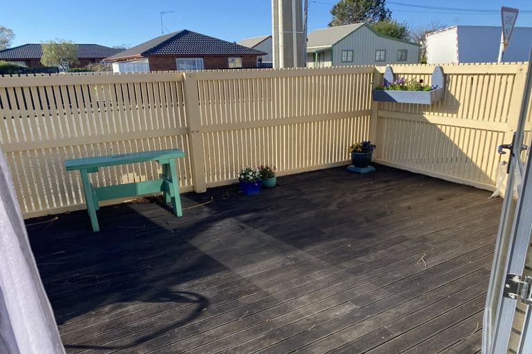 Photo of property in 2 Garrison Street, Carterton, 5713