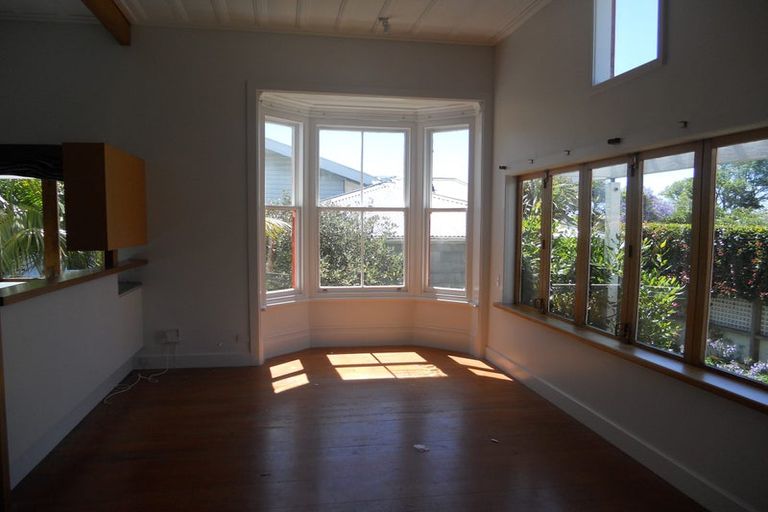 Photo of property in 128 Calliope Road, Stanley Point, Auckland, 0624