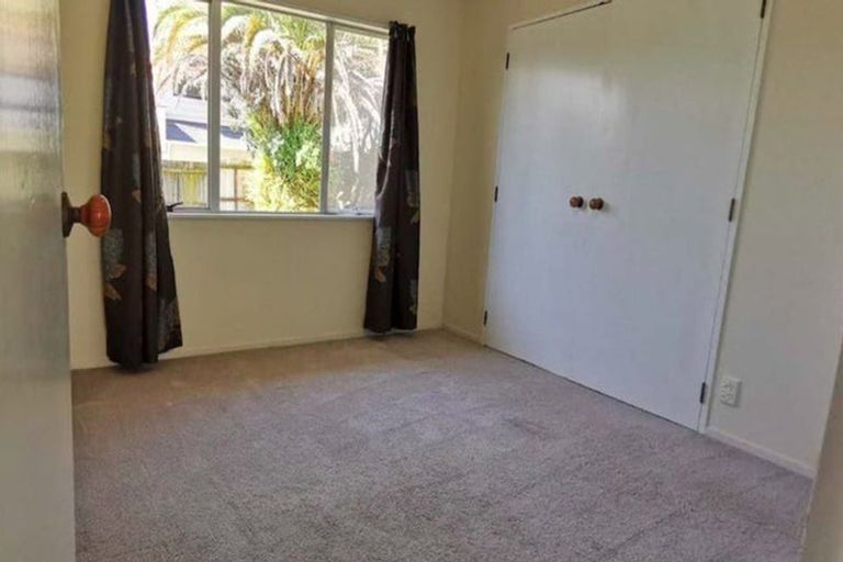 Photo of property in 21 Raelene Place, Massey, Auckland, 0614