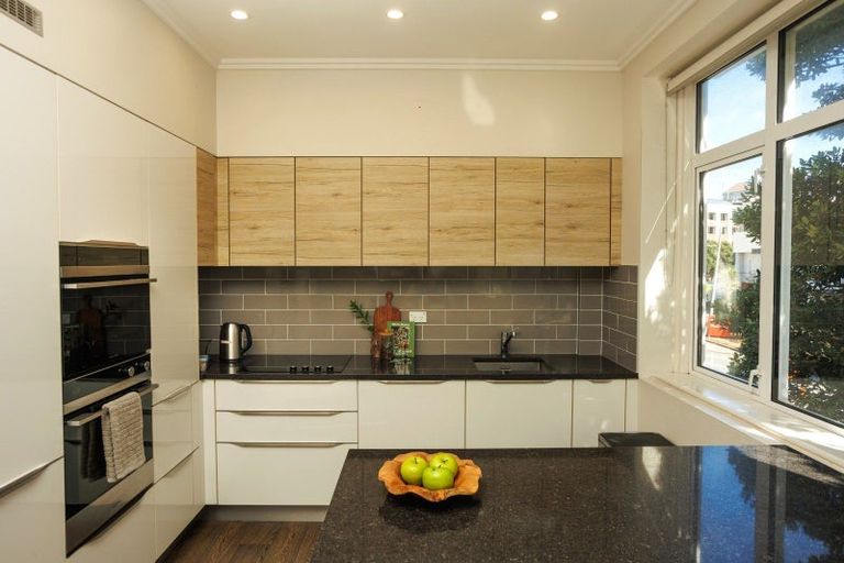 Photo of property in Fountain Court, 13/48 Oriental Parade, Oriental Bay, Wellington, 6011