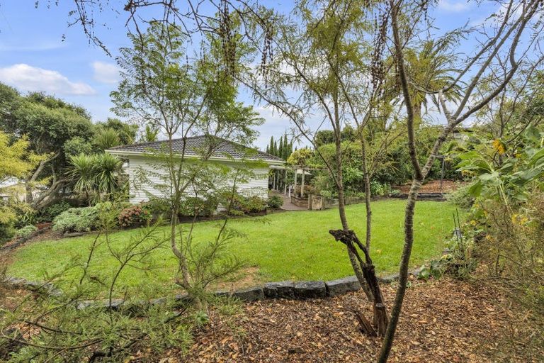 Photo of property in 31 Robbies Road, Shelly Park, Auckland, 2014