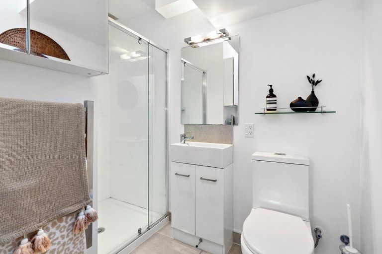 Photo of property in 3b Shalimar Crescent, Khandallah, Wellington, 6035