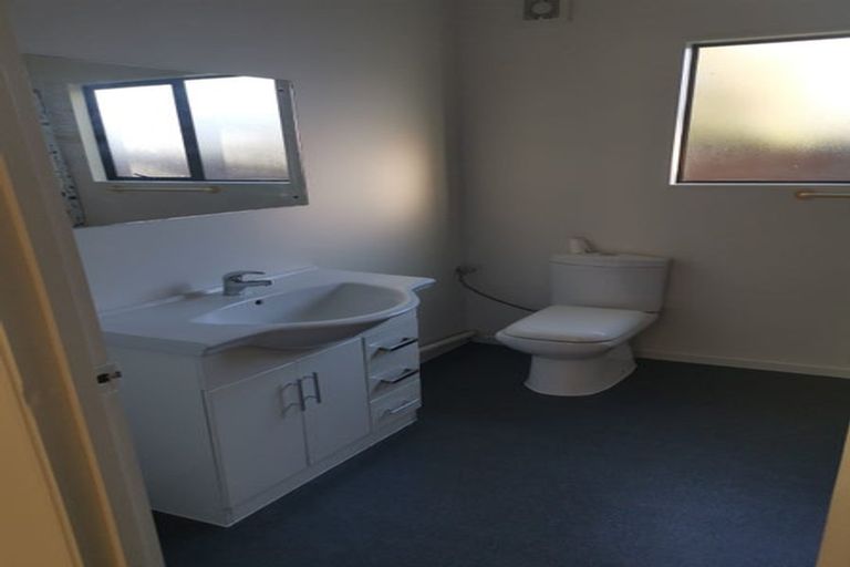 Photo of property in 14 Tamariki Avenue, Kelston, Auckland, 0602