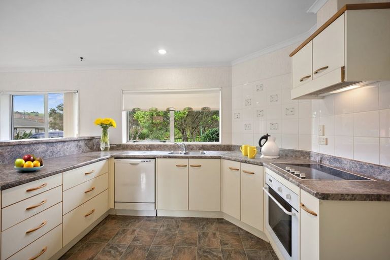 Photo of property in 6 Cabeleigh Drive, Helensville, 0800