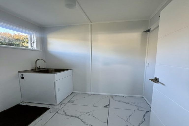 Photo of property in 18 Beazley Avenue, Paparangi, Wellington, 6037