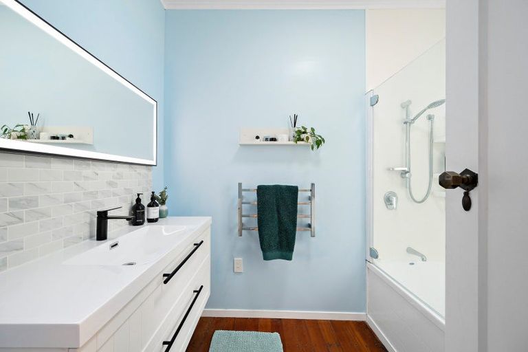 Photo of property in 39 Tuatoru Street, Eastbourne, Lower Hutt, 5013