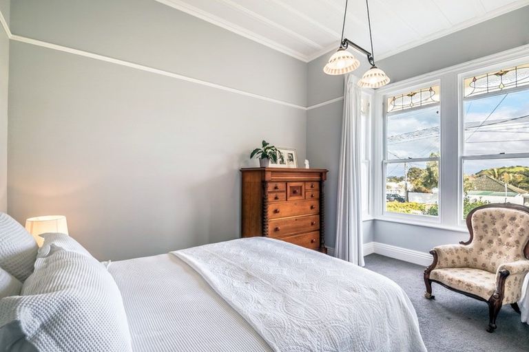 Photo of property in 36 Old Lake Road, Narrow Neck, Auckland, 0624