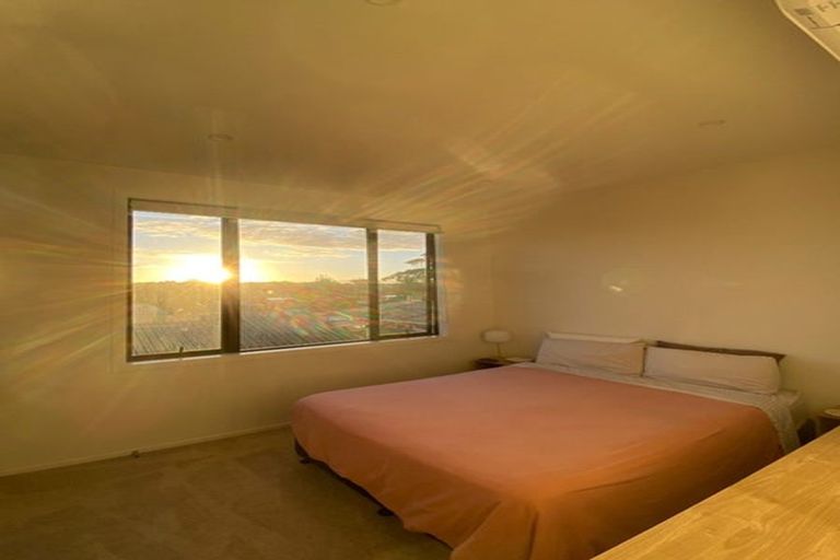 Photo of property in 27d Dawnhaven Drive, Te Atatu Peninsula, Auckland, 0610