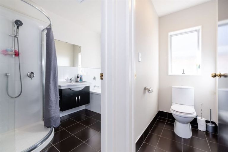 Photo of property in 8 Riverglade Parkway, Te Atatu South, Auckland, 0610