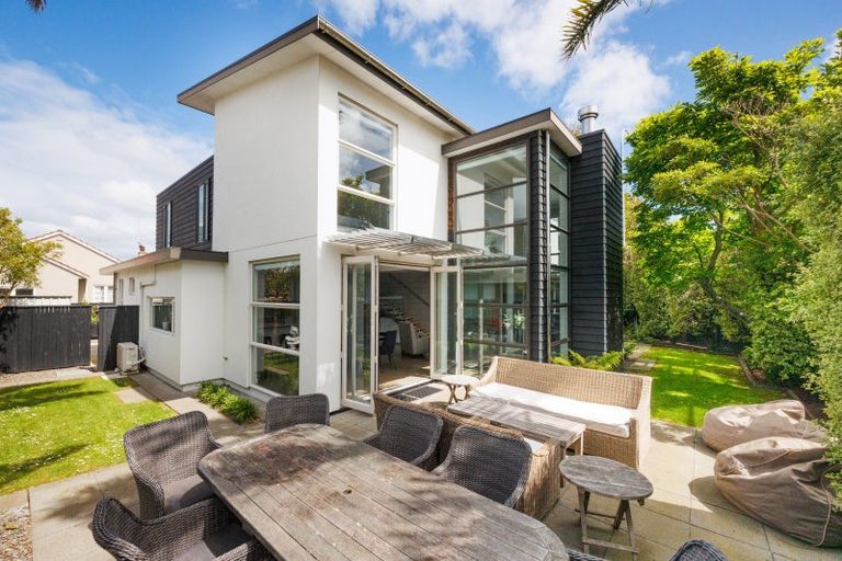 Photo of property in 297 Fitzherbert Avenue, West End, Palmerston North, 4410