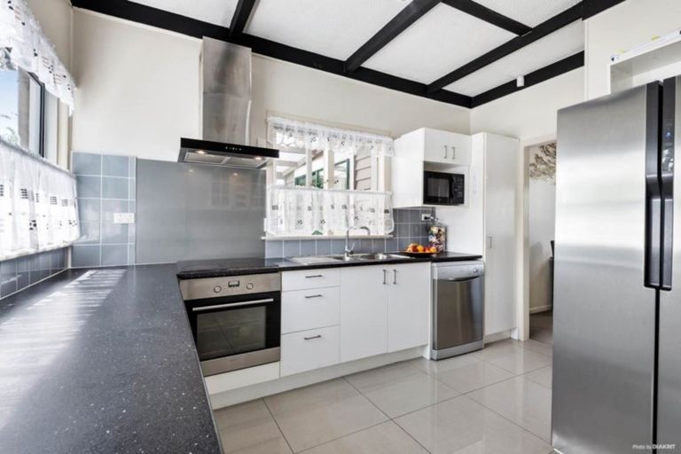 Photo of property in 39a Lincoln Park Avenue, Massey, Auckland, 0614