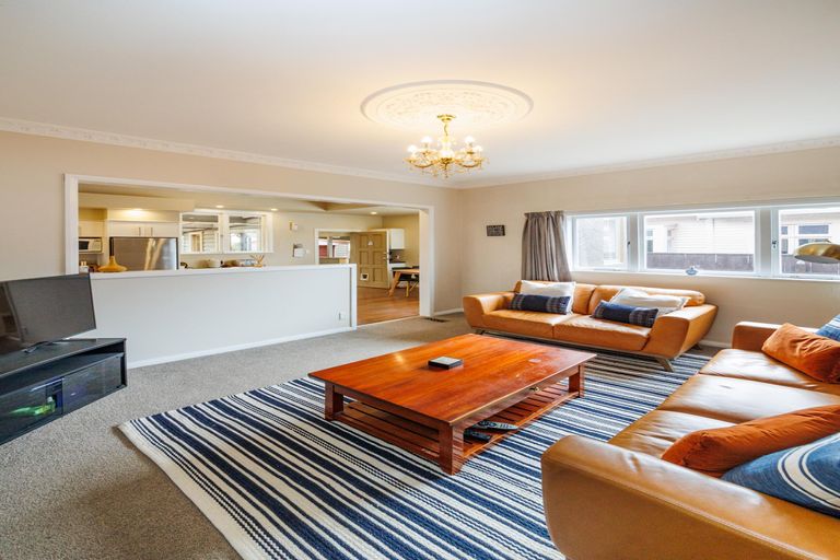 Photo of property in 9 Rosalie Terrace, Kelvin Grove, Palmerston North, 4414