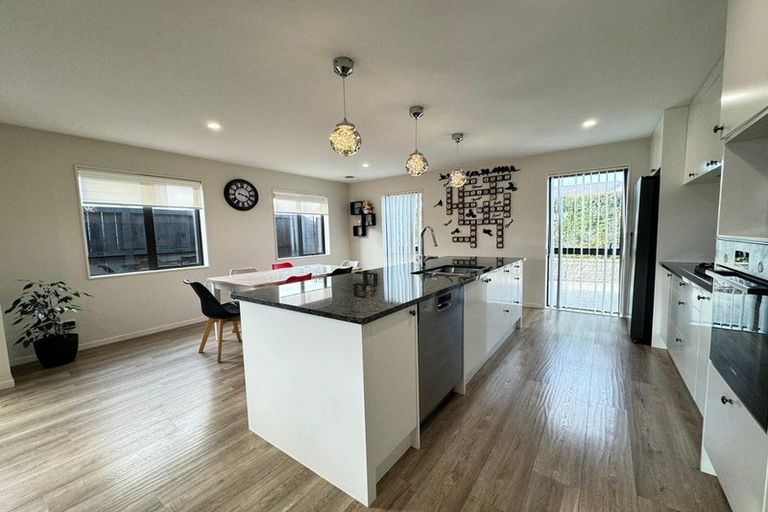 Photo of property in 8 Pakaraka Drive, Papakura, 2110