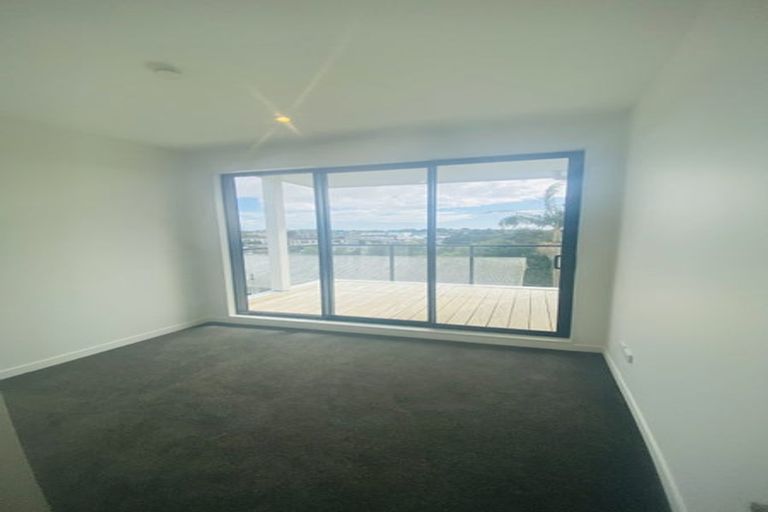 Photo of property in 2/388 Glenfield Road, Glenfield, Auckland, 0629