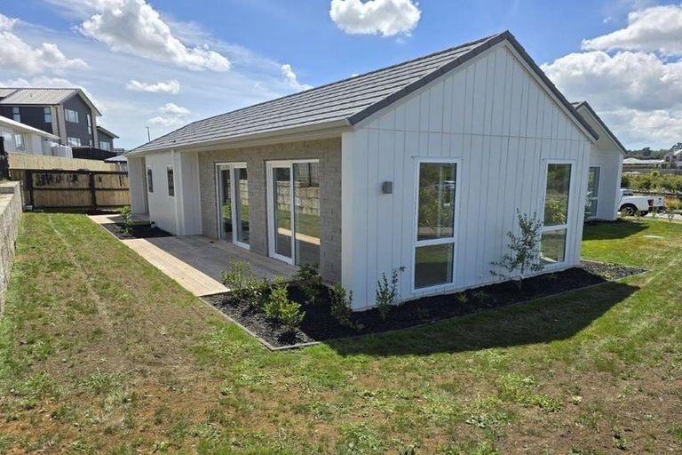 Photo of property in 20 Arohaina Avenue, Karaka, 2124