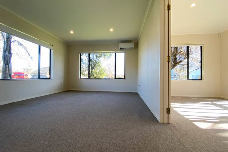 Photo of property in 1 Nephin Place, East Tamaki Heights, Auckland, 2016