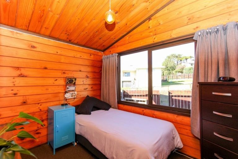 Photo of property in 77 Riversdale Drive, Merrilands, New Plymouth, 4312