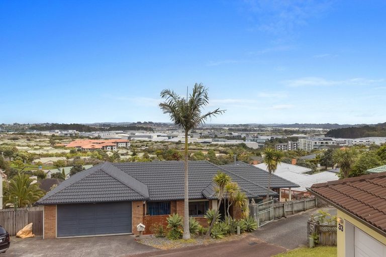 Photo of property in 33 Cricklade Terrace, Windsor Park, Auckland, 0632