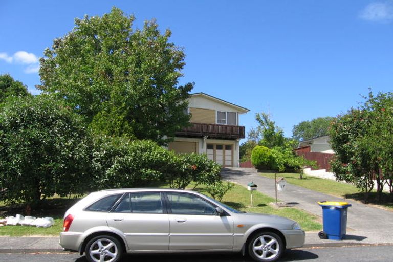 Photo of property in 17 Ridgewood Crescent, Birkenhead, Auckland, 0626