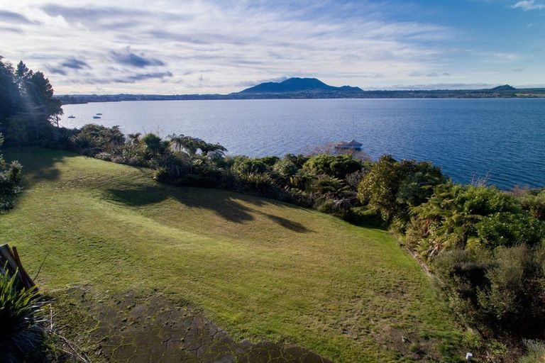 Photo of property in 2/19 Te Kopua Street, Acacia Bay, Taupo, 3330