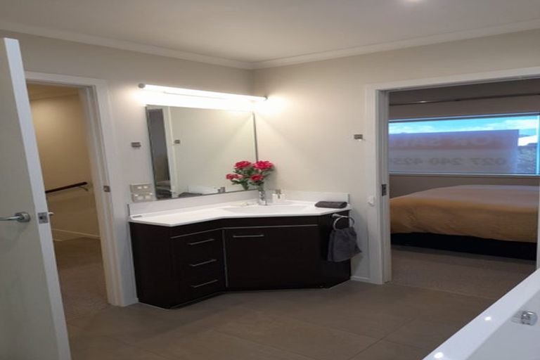 Photo of property in The Strand, 3/16 Ronald Street, Strandon, New Plymouth, 4312