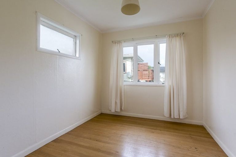 Photo of property in 25 Makiri Street, Helensville, 0800