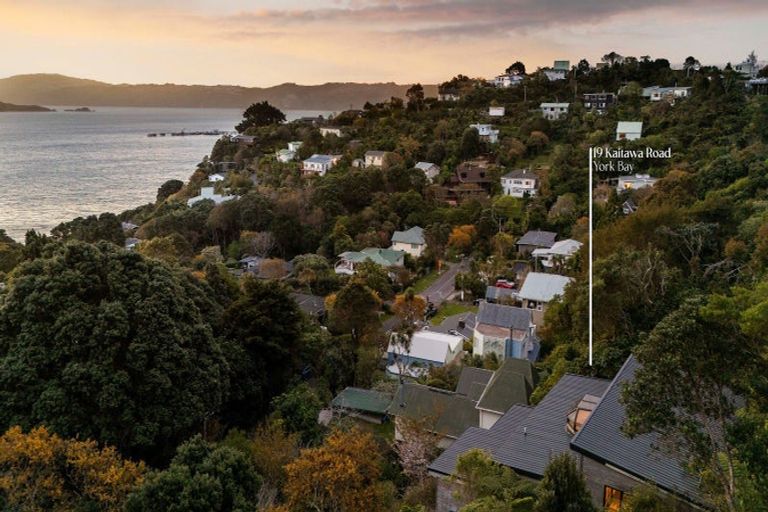 Photo of property in 19 Kaitawa Road, York Bay, Lower Hutt, 5013