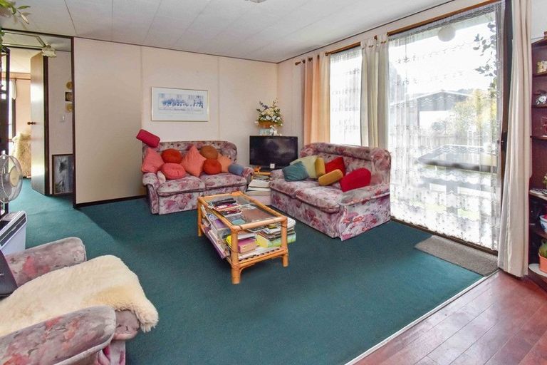 Photo of property in 28 Heathdale Crescent, Papakura, 2110