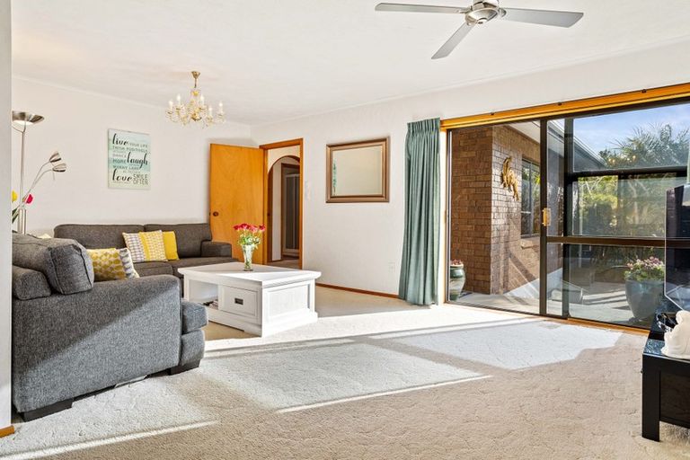 Photo of property in 12 Muscat Place, Henderson, Auckland, 0612