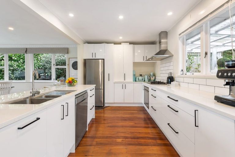 Photo of property in 21 Chartwell Avenue, Glenfield, Auckland, 0629