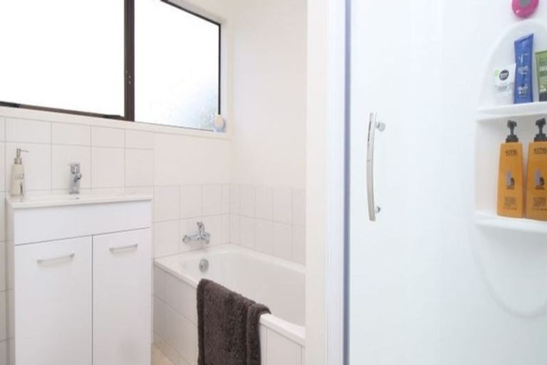 Photo of property in 142 Moire Road, West Harbour, Auckland, 0618