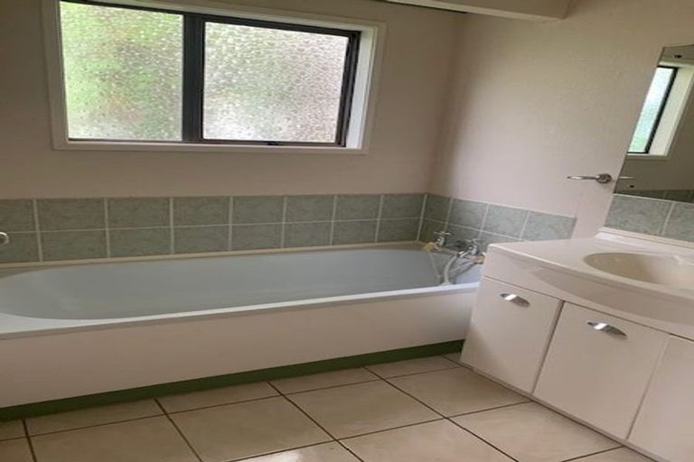 Photo of property in 765 East Coast Road, Northcross, Auckland, 0630