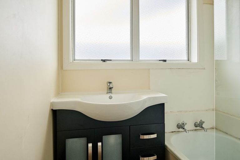 Photo of property in 4 Thomson Grove, Stokes Valley, Lower Hutt, 5019