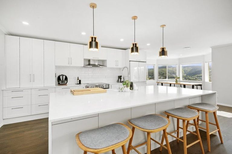 Photo of property in 125 Woodman Drive, Tawa, Wellington, 5028