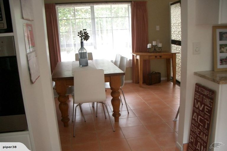 Photo of property in 75 Kennedy Avenue, Forrest Hill, Auckland, 0620