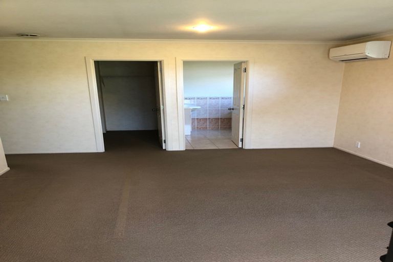 Photo of property in 10 Brookwood Drive, Henderson, Auckland, 0612