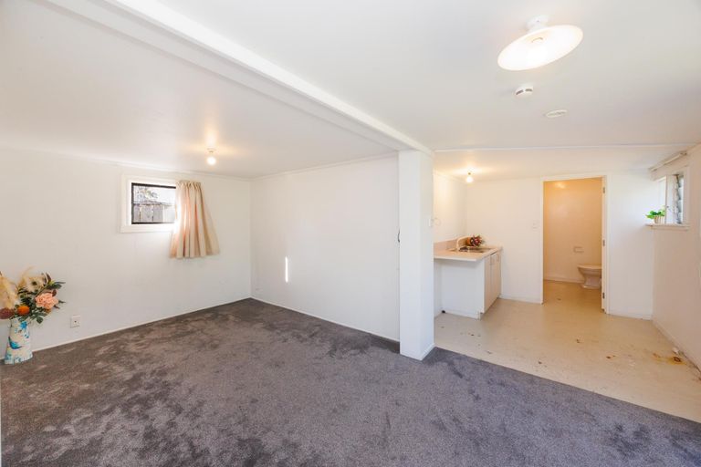 Photo of property in 21 Edgeware Road, Palmerston North, 4410