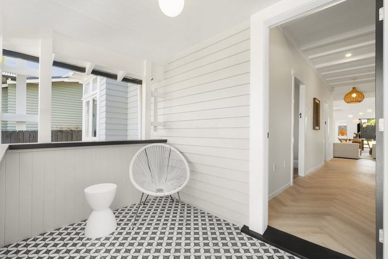 Photo of property in 8 Creamer Avenue, Belmont, Auckland, 0622