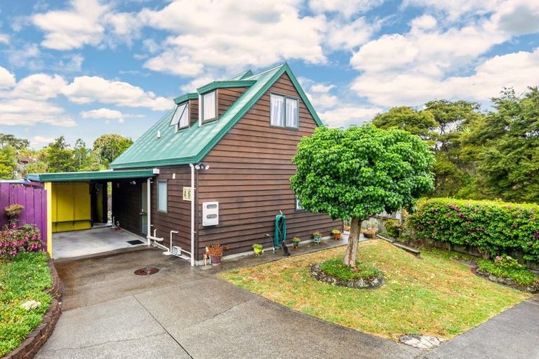 Photo of property in 25 Caspian Close, New Lynn, Auckland, 0600