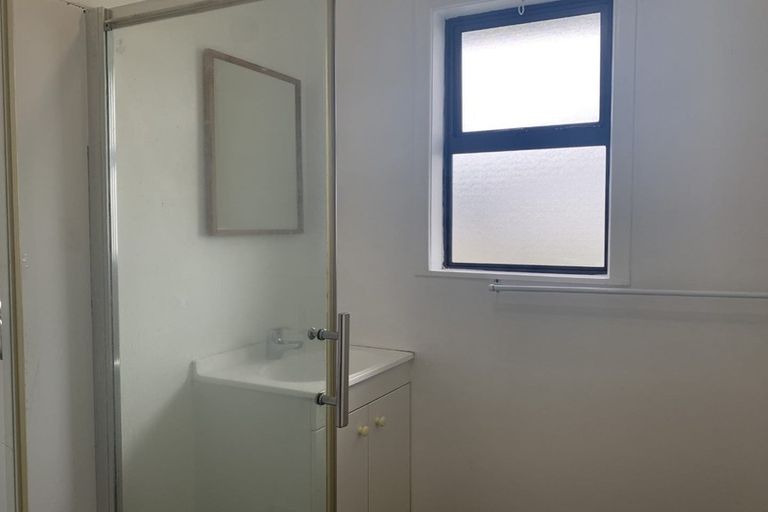 Photo of property in 50 Barrys Road, Glendene, Auckland, 0602