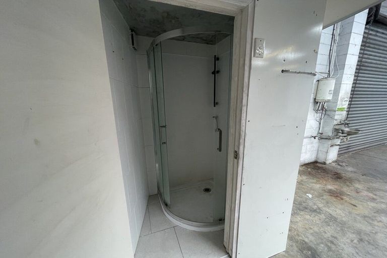 Photo of property in 1/17 View Road, Glenfield, Auckland, 0627