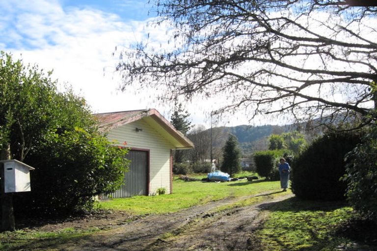 Photo of property in 8 Glassons Lane, Blackball, 7804