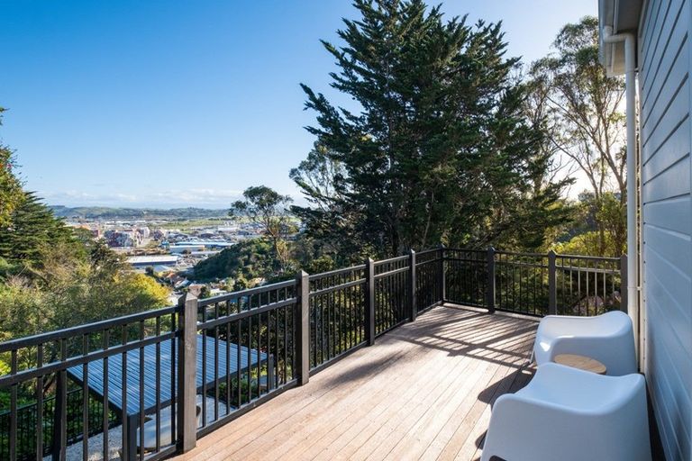 Photo of property in 15 Lawrence Road, Hospital Hill, Napier, 4110