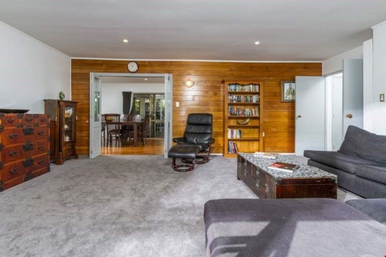 Photo of property in 1 Naviti Place, Browns Bay, Auckland, 0630