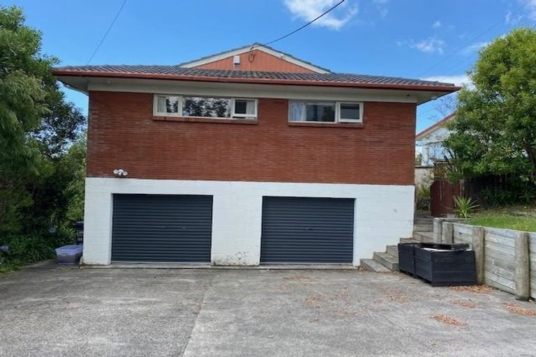 Photo of property in 679 East Coast Road, Browns Bay, Auckland, 0630